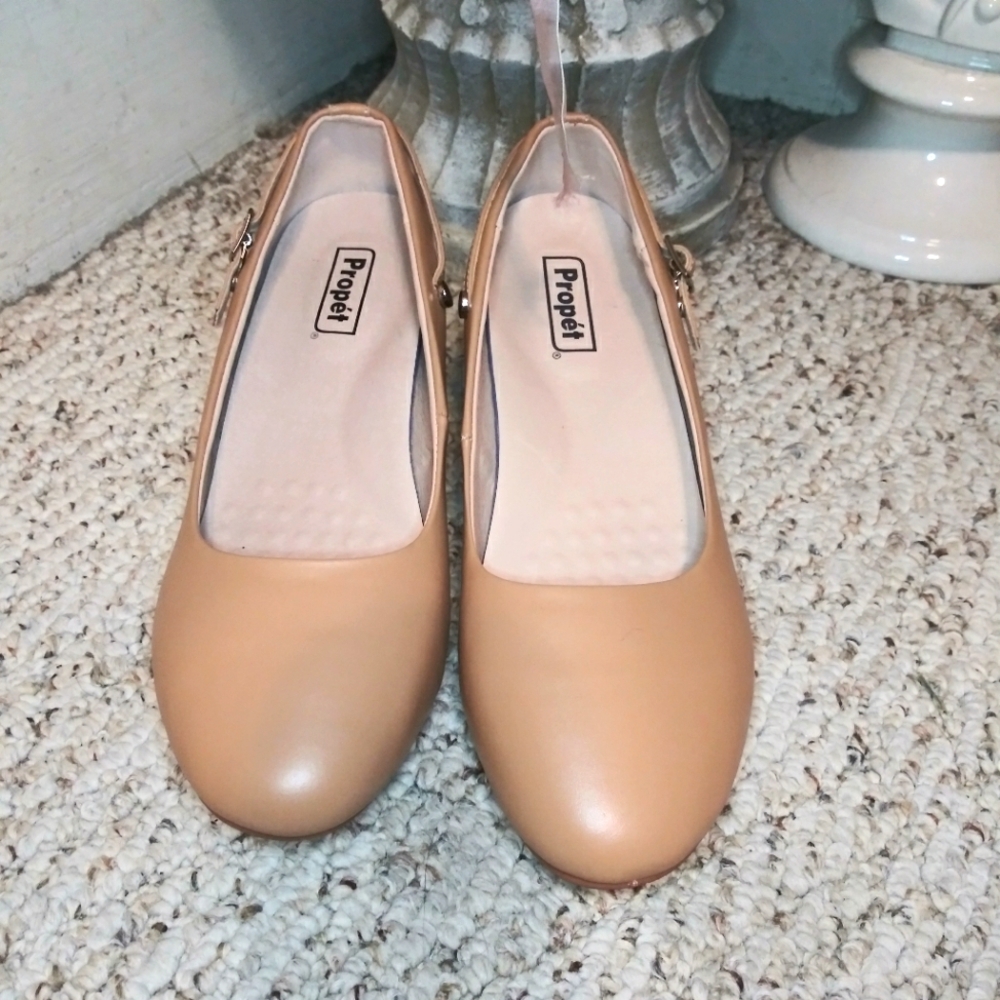 Propet Zuri (WDX004L) Oyster Swivel Strap Leather Mary Jane Wide Width Pumps - Picture 4 of 10